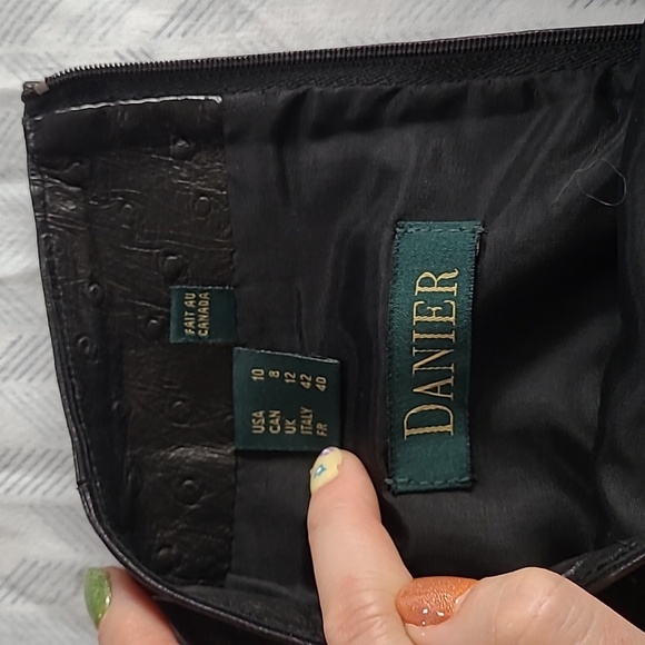 Black leather dotted skirt - Picture 4 of 5